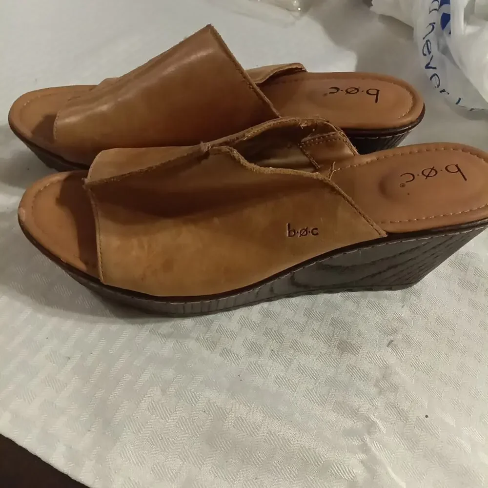 B.O.C. Women’s Wenaha Tan Slide On Leather Sandals Size 10M Clogs